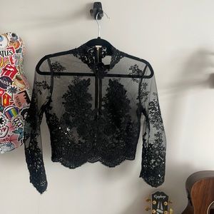 Mesh black going out top